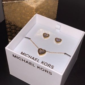 Mother-of-Pearl Necklace & Heart Earrings Gift Set